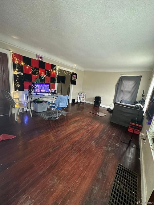 13639 Mecca St, Detroit, MI, 48227-3024 | Card Image