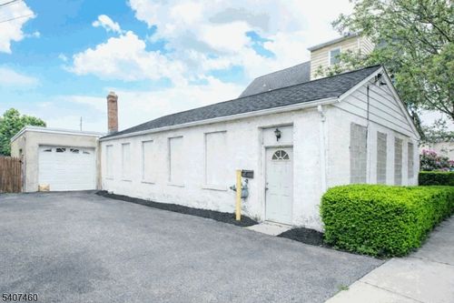 84 Locust Ave, Wallington, NJ, 07057-1323 | Card Image