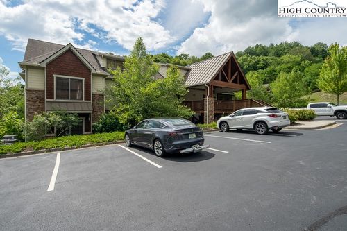 9d-136 Wapiti Way, Banner Elk, NC, 28604 | Card Image