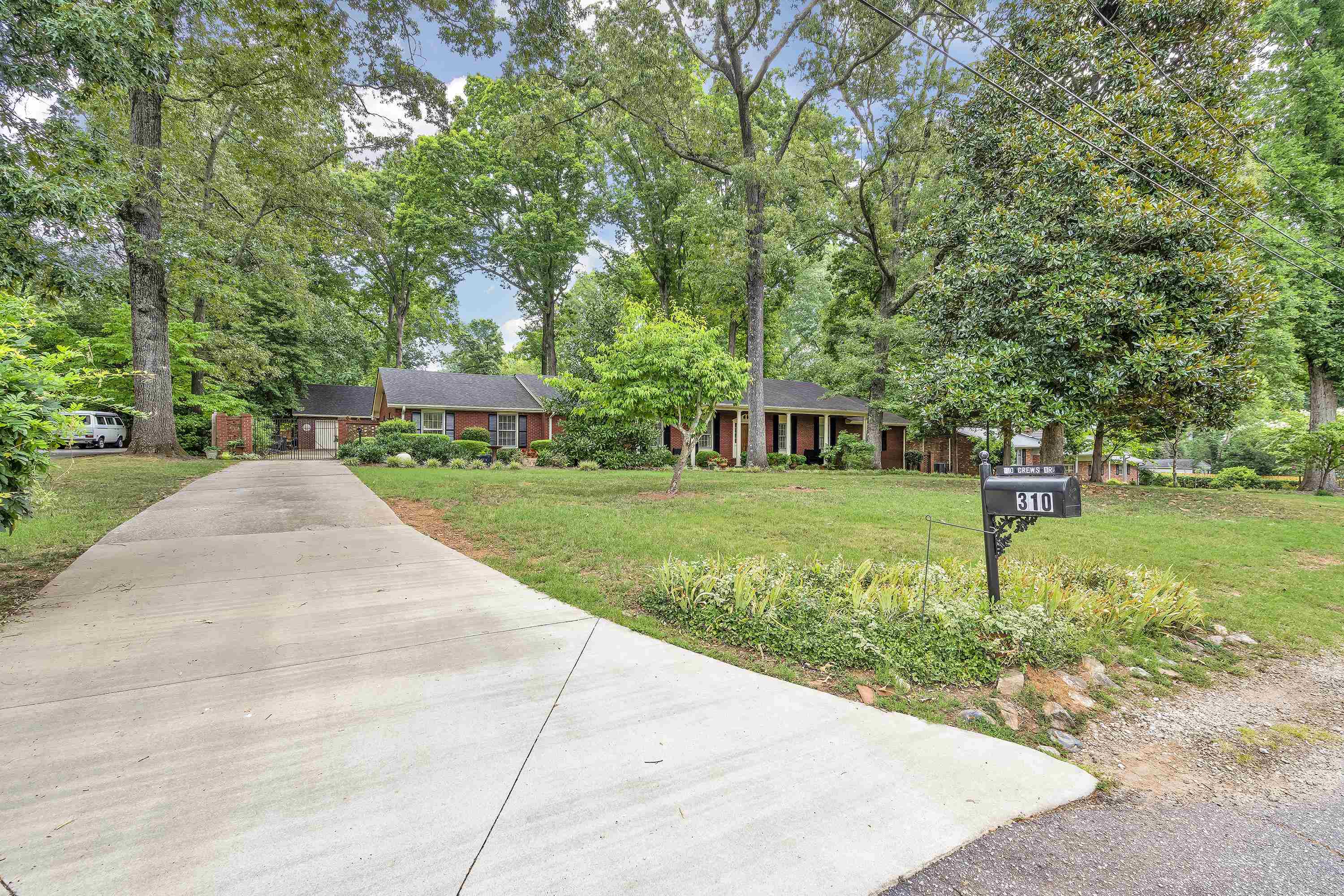 Crews Dr, Spartanburg, SC 29307
