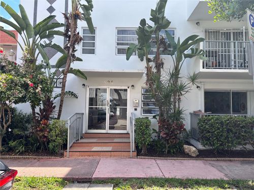102-525 Meridian Ave, Miami Beach, FL, 33139-6447 | Card Image