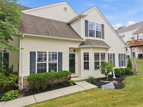 124 Willow Dr, Easton, PA, 18045-7479 | Card Image