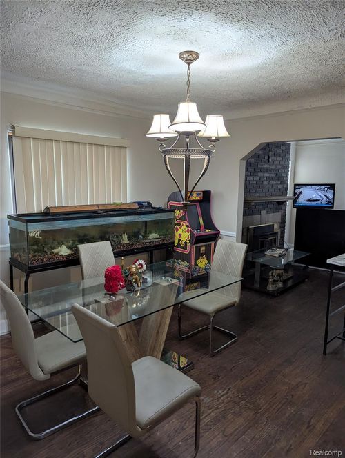 16193 Cruse St, Detroit, MI, 48235-4002 | Card Image