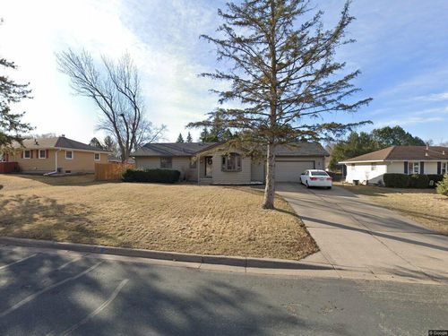 8711 61st Ave N, New Hope, MN, 55428-2670 | Card Image