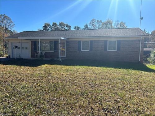 263 Badgett Ave, Mount Airy, NC, 27030-9207 | Card Image