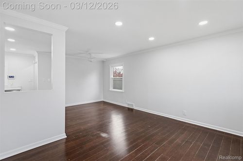 28824 Bohn St, Roseville, MI, 48066-2491 | Card Image