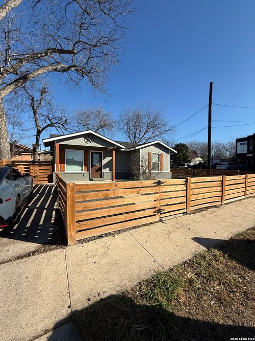 835 Indiana St, San Antonio, TX, 78210-2029 | Card Image