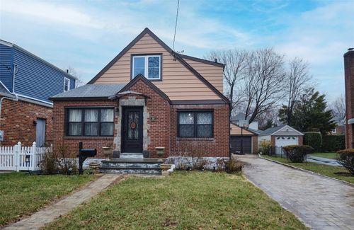 119 Locust St, Floral Park, NY, 11001-3106 | Card Image
