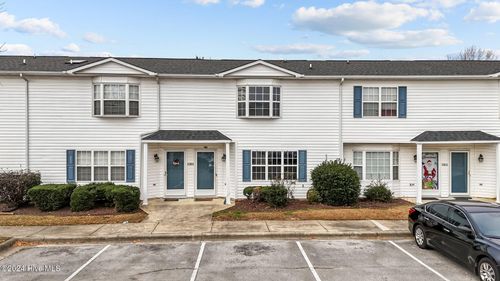 jjj4-3999 Sterling Pointe Drive, Winterville, NC, 28590 | Card Image