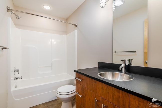 100 Silo Pl, Condo with 3 bedrooms, 3 bathrooms and null parking in Manhattan KS | Image 16