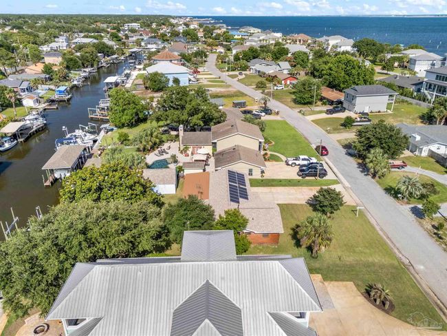 3332 Laurel Dr, House other with 3 bedrooms, 2 bathrooms and 4 parking in Gulf Breeze FL | Image 31