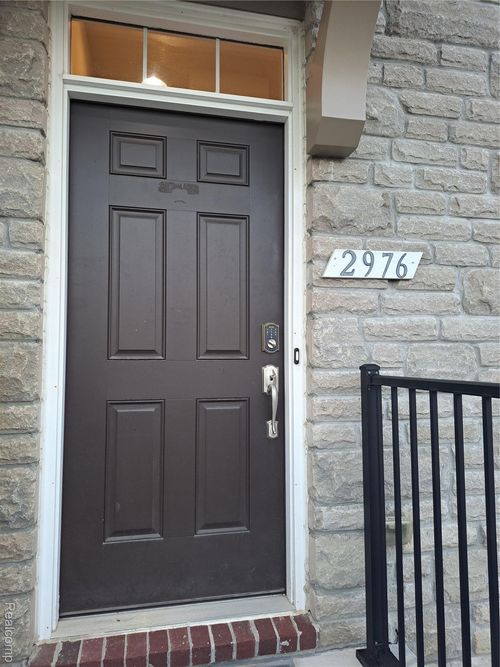 2976 Hartwick Dr, Rochester Hills, MI, 48307-4343 | Card Image
