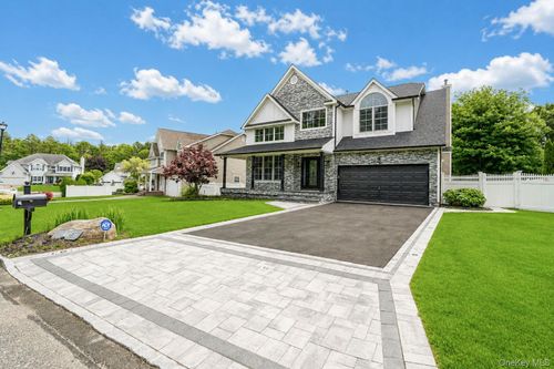 62 Oceanview Blvd, Manorville, NY, 11949-2956 | Card Image