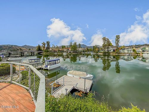 2772 Lakeridge Ln, Westlake Village, CA, 91361-3301 | Card Image