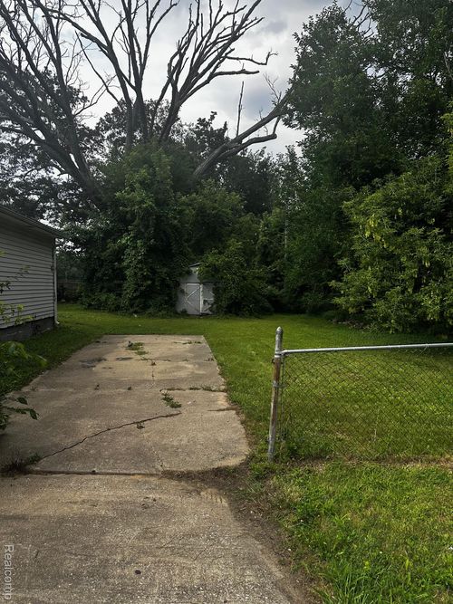 61 E New York Ave, Pontiac, MI, 48340-1248 | Card Image