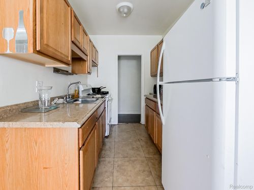 16810 Baylis St, Detroit, MI, 48221-3171 | Card Image