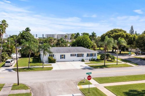 137 Hawthorne Dr, Lake Park, FL, 33403-2809 | Card Image