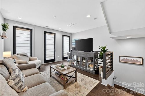 241 Domain Way, Charlotte, NC, 28203-6800 | Card Image