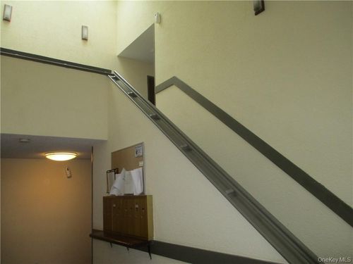 apt-2b-2 Brevoort Dr, Pomona, NY, 10970-4014 | Card Image