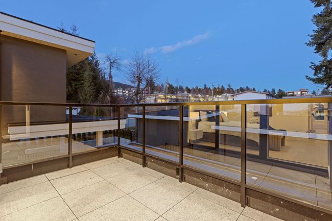 2644 Chesterfield Avenue, House other with 6 bedrooms, 4 bathrooms and 2 parking in North Vancouver BC | Image 17