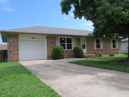 1007 E Parkview St, Ozark, MO, 65721-8905 | Card Image