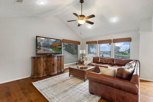 3930 Knollcrest Dr, Montgomery, TX, 77356-5470 | Card Image