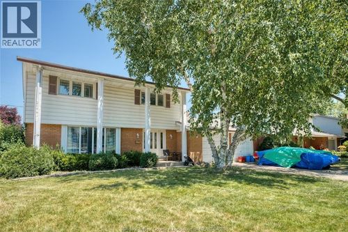 2722 Sierra Dr, Windsor, ON, N9E2Y7 | Card Image