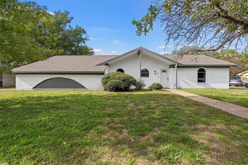 129 Texas Ave, Hewitt, TX, 76643-3114 | Card Image