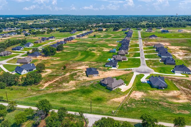 Homes and lots like these are harder and harder to find. A beautiful neighborhood with room to grow! | Image 36