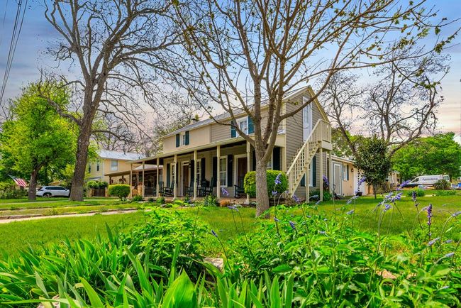 202 S Bowie St, Home with 5 bedrooms, 6 bathrooms and 1 parking in Fredericksburg TX | Image 6