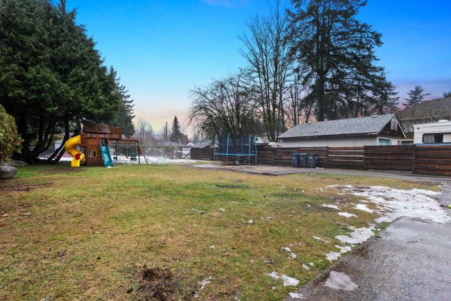 9380 148 Street, House other with 3 bedrooms, 1 bathrooms and 6 parking in Surrey BC | Image 26