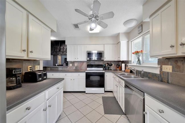 4706 Larksong Ln, House other with 3 bedrooms, 2 bathrooms and 2 parking in Spring TX | Image 10