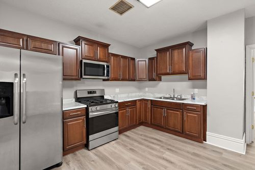 820 18th Ave N, Minneapolis, MN, 55411-3317 | Card Image
