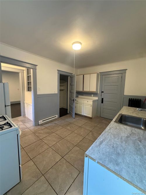 2-76 S Hamilton St, Poughkeepsie, NY, 12601-4452 | Card Image