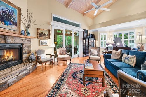 43 Towne Place Dr, Hendersonville, NC, 28792-5806 | Card Image