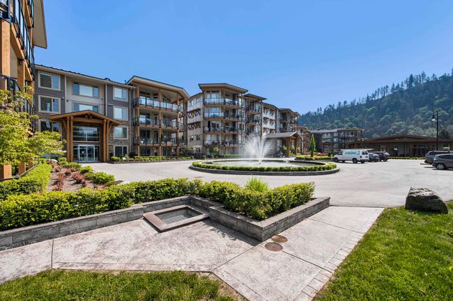 308 - 45754 Keith Wilson Road, Condo with 2 bedrooms, 2 bathrooms and 2 parking in Chilliwack BC | Image 2