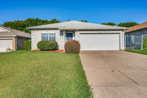 5520 Creekridge Dr, Arlington, TX, 76018-1800 | Card Image