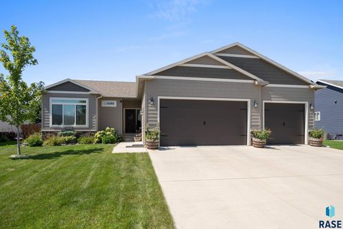 5205 S Eastwind Ave, Sioux Falls, SD, 57108-3701 | Card Image