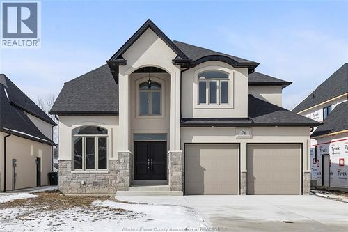 71 Redwood Ave, Cottam, ON, N0R1B0 | Card Image