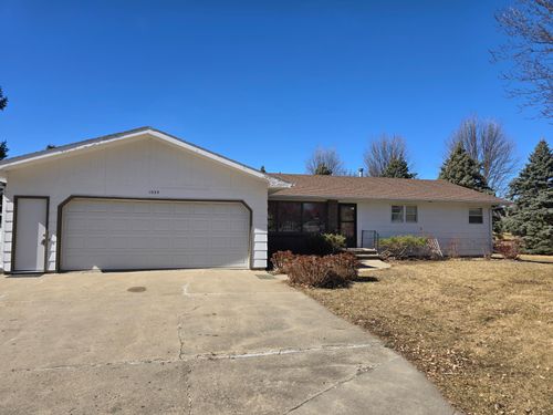 1025 W Fairview Dr, Luverne, MN, 56156-1022 | Card Image