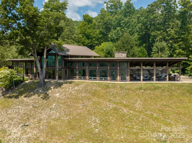 River Lodge | Image 13