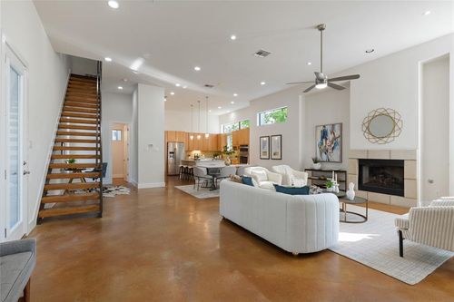 1105 W Mary St, Austin, TX, 78704-4144 | Card Image