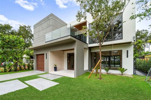 685 Ne 81st St, Miami, FL, 33138-4614 | Card Image