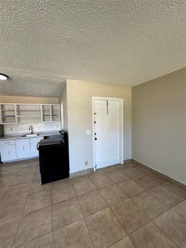 APT-212 - 30 Se 4 Th Ave, Condo with 1 bedrooms, 1 bathrooms and null parking in Hallandale Beach FL | Image 6
