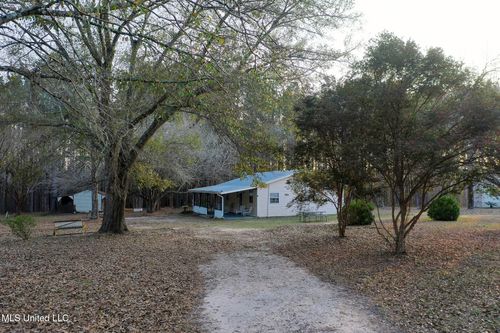 627 Magnolia Rd, Lumberton, MS, 39455-9441 | Card Image