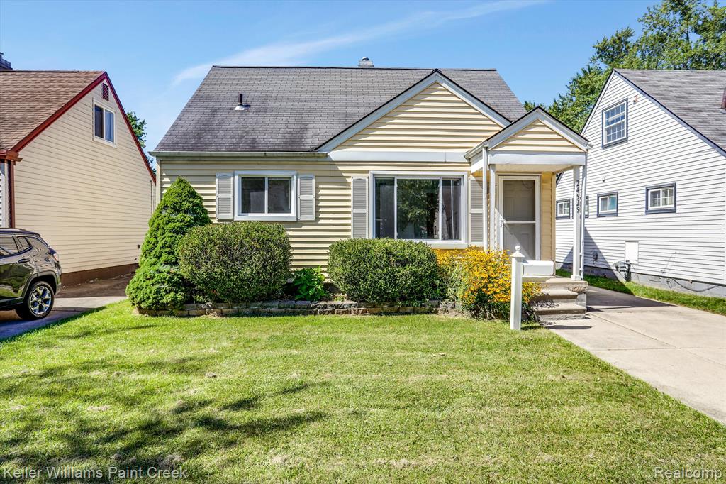 Bolam Ave, Warren, MI 48089