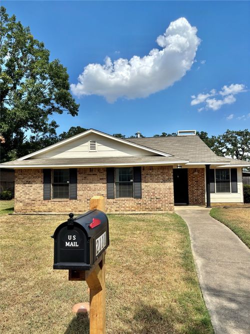 2111 Wisteria St, Denton, TX, 76205-7469 | Card Image