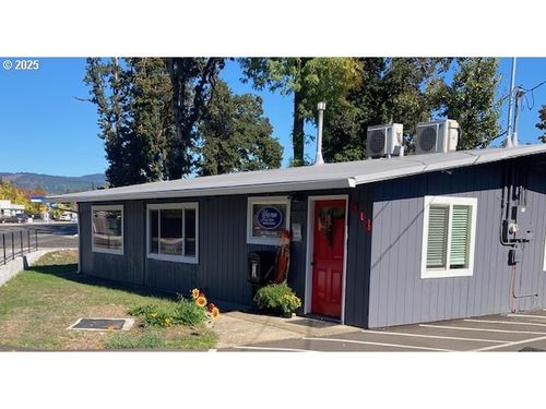 914 N 9th St, Cottage Grove, OR, 97424-1101 | Card Image