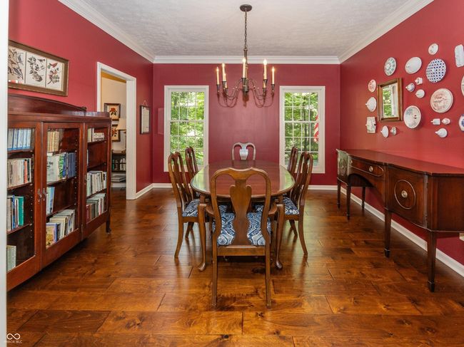 Spacious Dining Room for Holiday Gatherings | Image 16