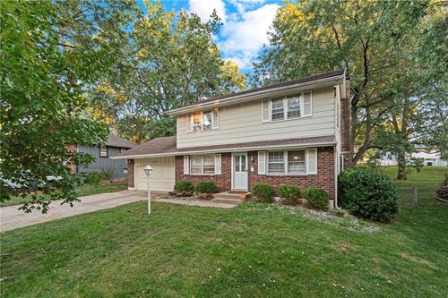 3813 Queen Ridge Dr, Independence, MO, 64055-3756 | Card Image